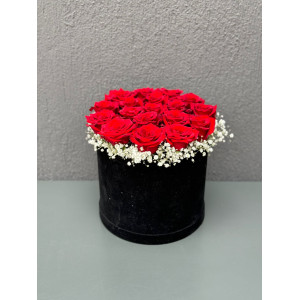 KADİFE KUTUDA KIRMIZI GÜLLER